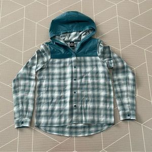 Under Armour Women's Sz S Blue Flannel Jacket‎ Hoodie